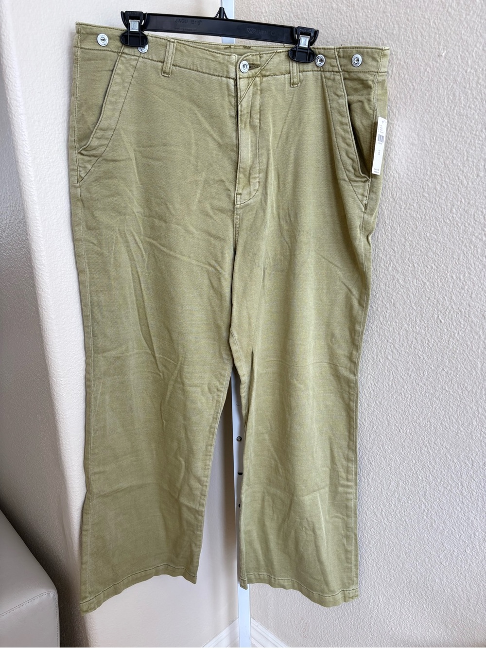 NWT - Anthropologie Pilcro Slouchy Chino Pants in Holly - Size 32 - Picture 7 of 10